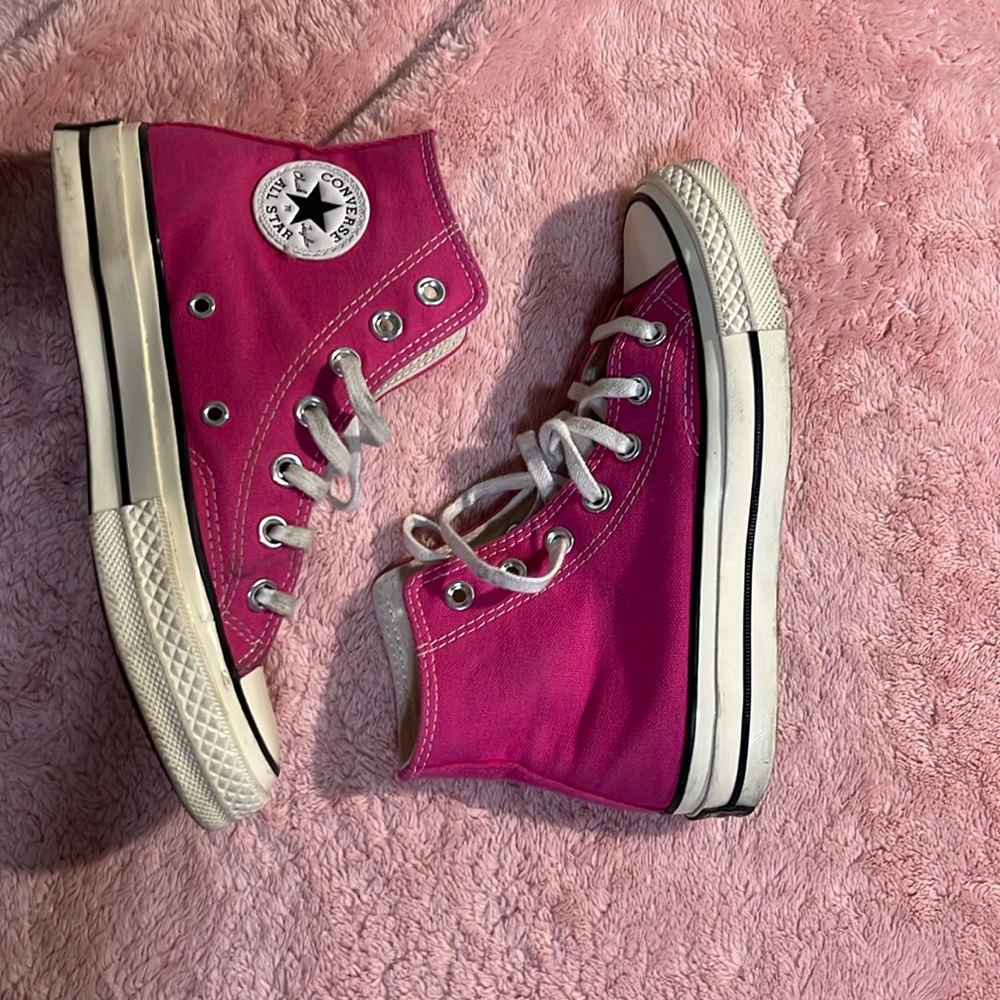 pink converse